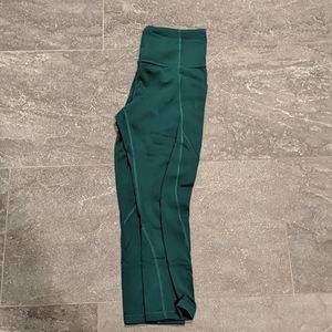 Athleta Salutation Stash Pocket Capri, size Small